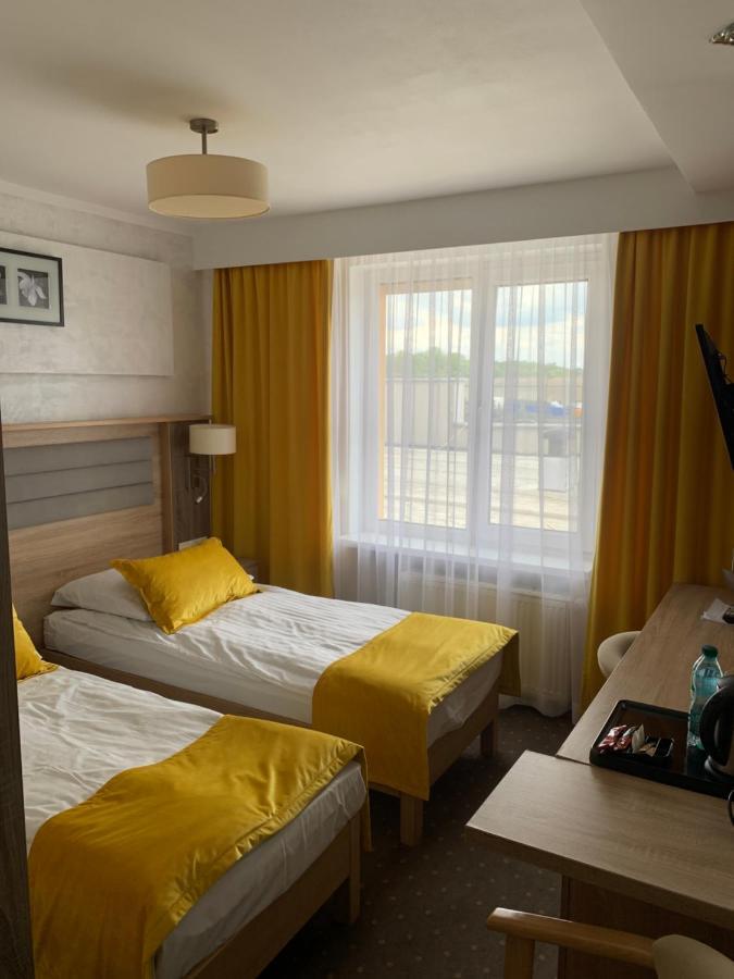 Diament I Brylant Hotel Rawicz Eksteriør billede