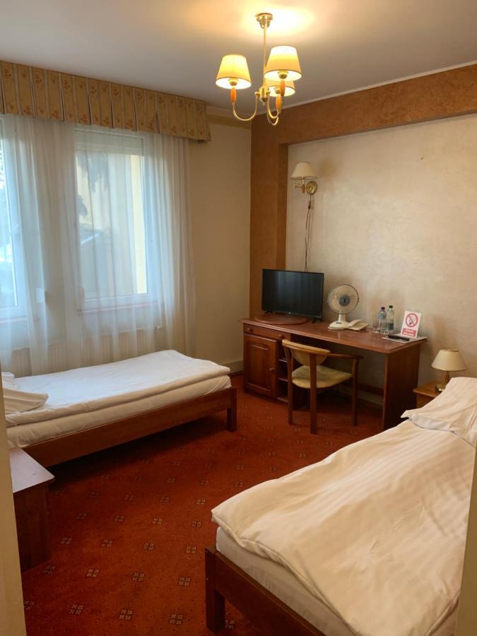 Diament I Brylant Hotel Rawicz Eksteriør billede
