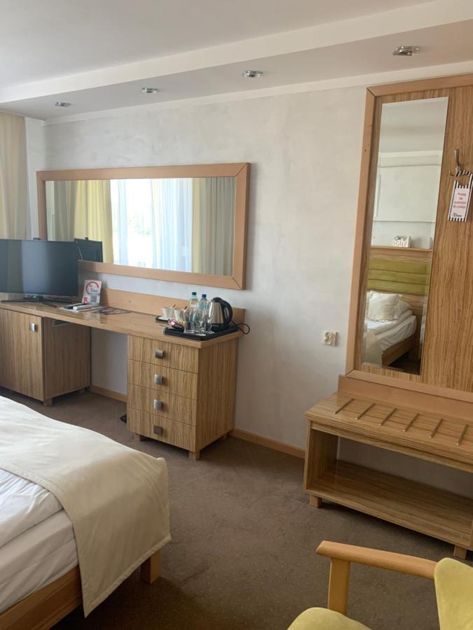 Diament I Brylant Hotel Rawicz Eksteriør billede