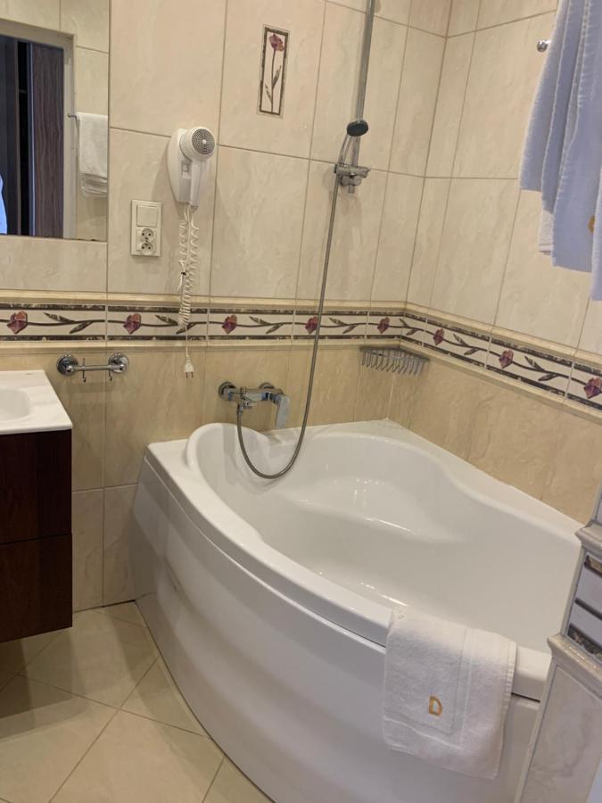 Diament I Brylant Hotel Rawicz Eksteriør billede