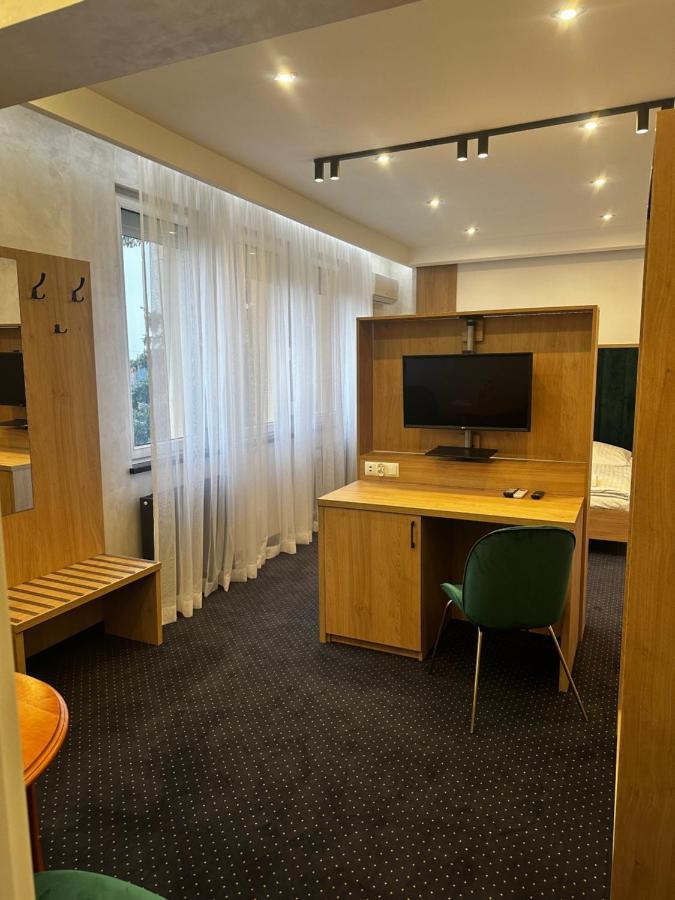 Diament I Brylant Hotel Rawicz Eksteriør billede