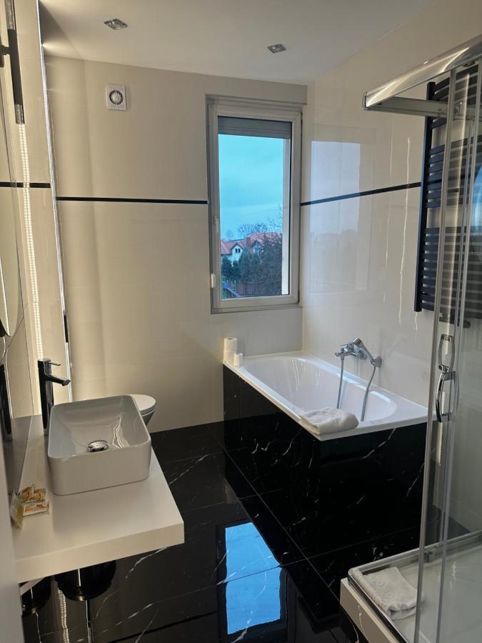 Diament I Brylant Hotel Rawicz Eksteriør billede