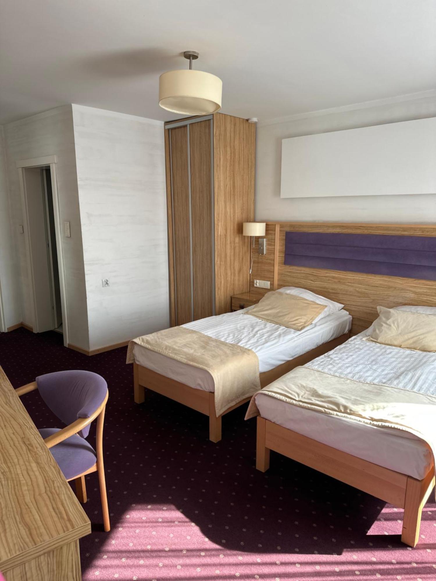 Diament I Brylant Hotel Rawicz Eksteriør billede