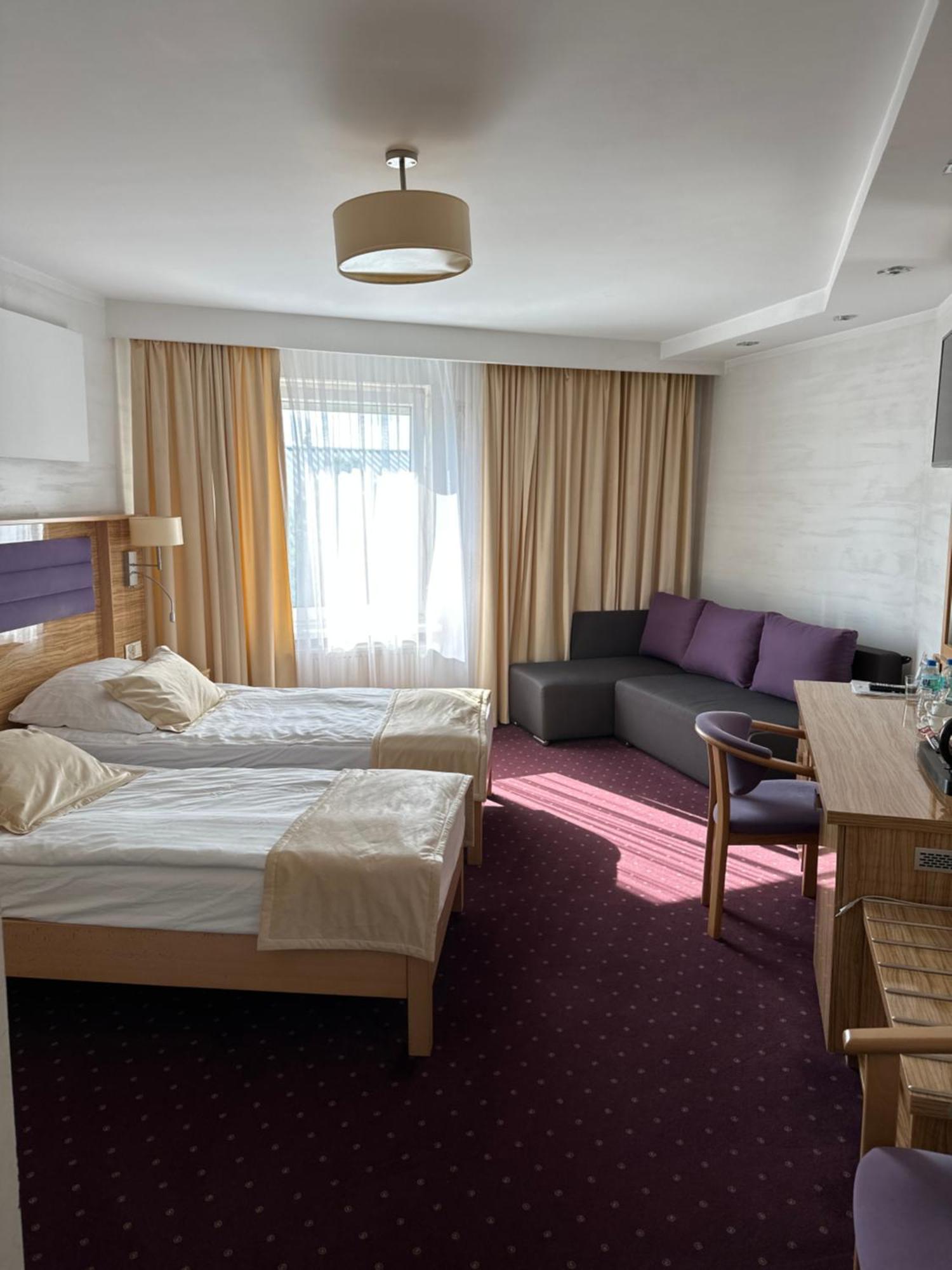 Diament I Brylant Hotel Rawicz Eksteriør billede