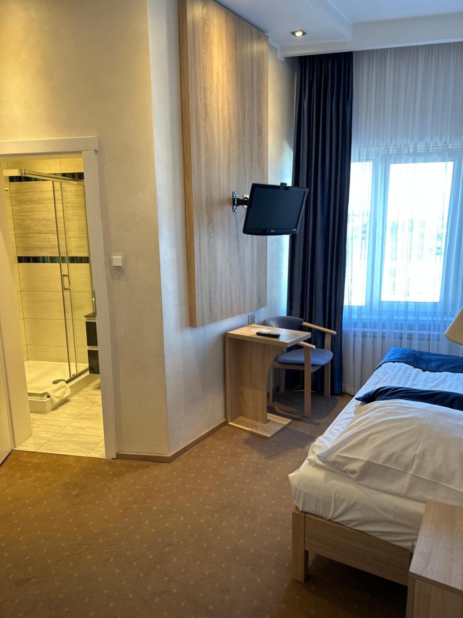 Diament I Brylant Hotel Rawicz Eksteriør billede