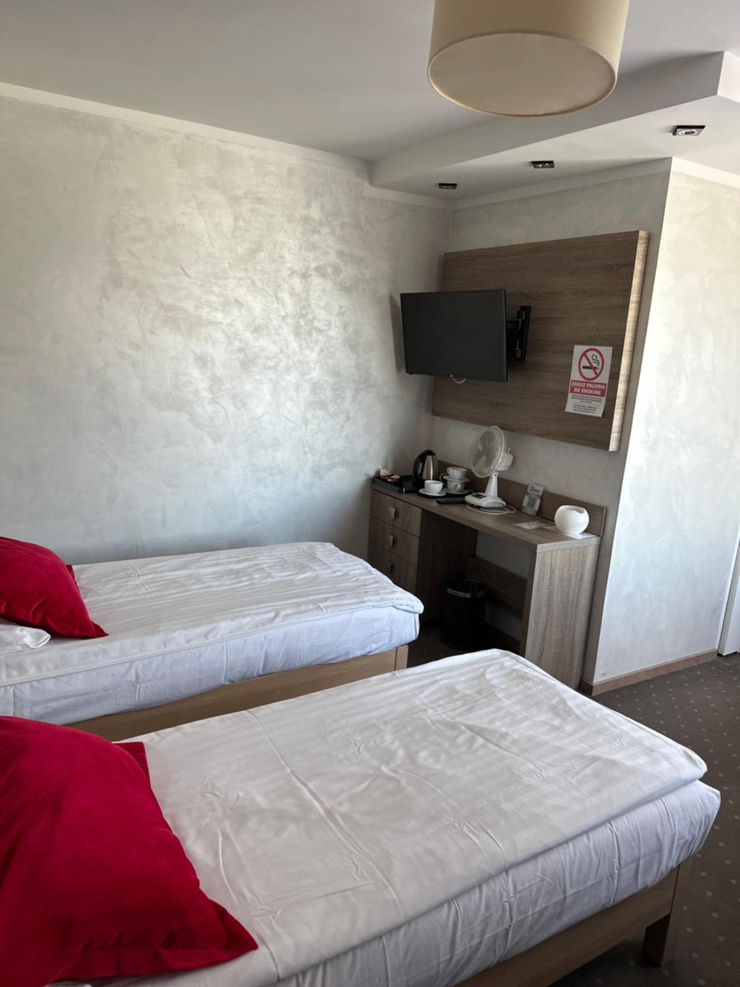 Diament I Brylant Hotel Rawicz Eksteriør billede
