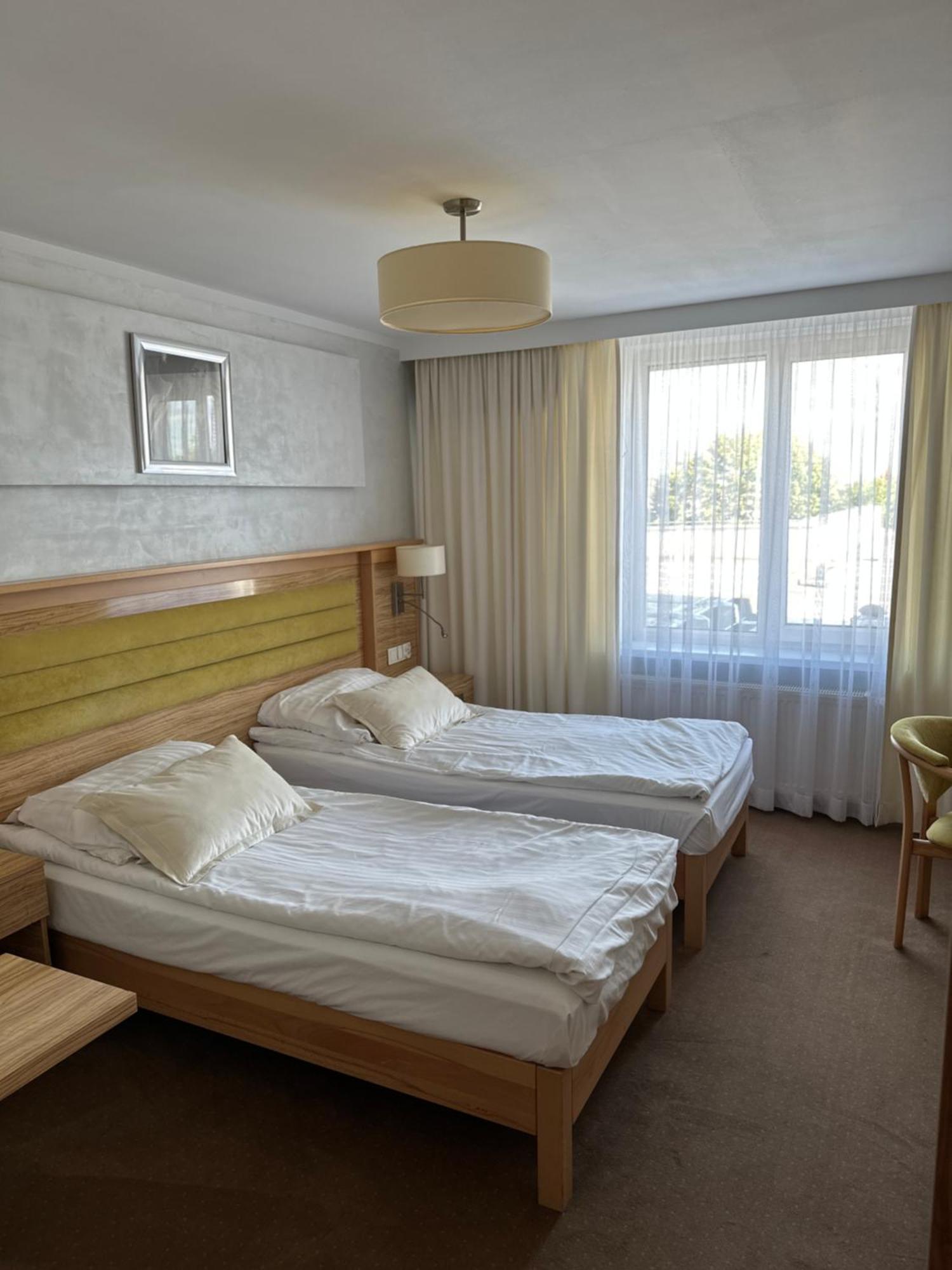 Diament I Brylant Hotel Rawicz Eksteriør billede
