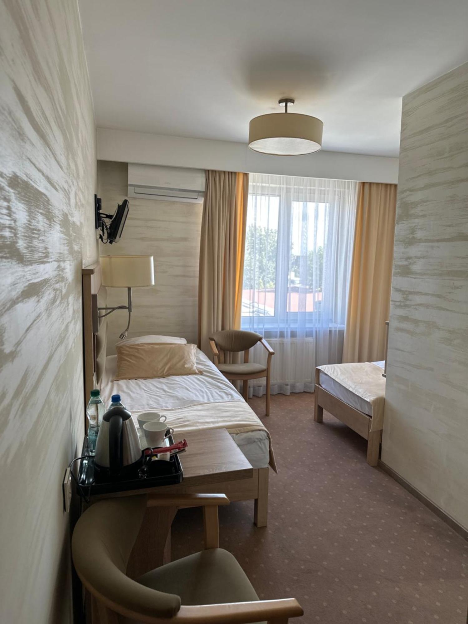 Diament I Brylant Hotel Rawicz Eksteriør billede